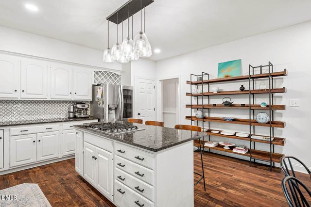 6 St James Place, Chapel Hill, NC 27514