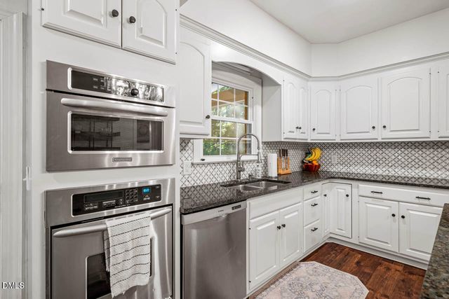6 St James Place, Chapel Hill, NC 27514