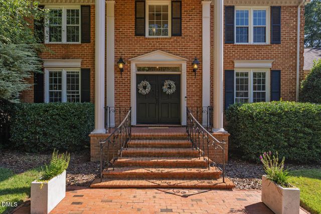 6 St James Place, Chapel Hill, NC 27514