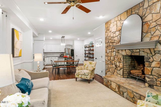 6 St James Place, Chapel Hill, NC 27514