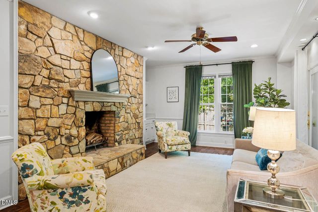 6 St James Place, Chapel Hill, NC 27514