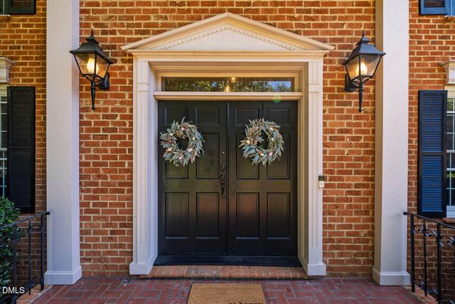 6 St James Place, Chapel Hill, NC 27514