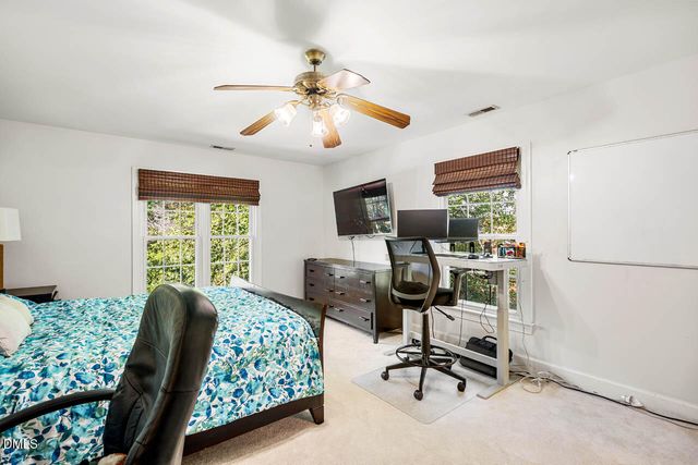 6 St James Place, Chapel Hill, NC 27514