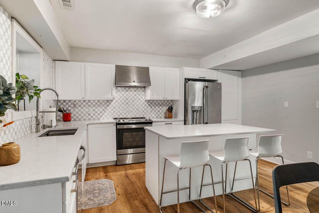 6 St James Place, Chapel Hill, NC 27514