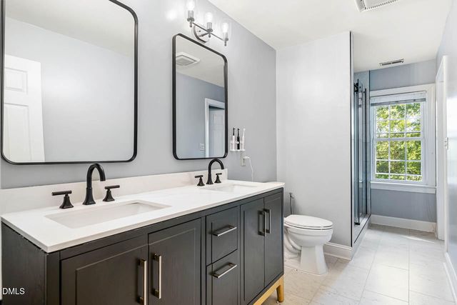 6 St James Place, Chapel Hill, NC 27514