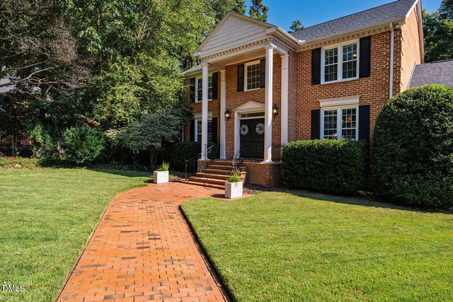 6 St James Place, Chapel Hill, NC 27514
