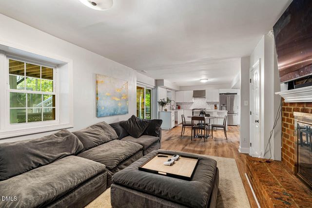 6 St James Place, Chapel Hill, NC 27514