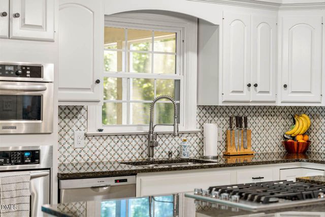 6 St James Place, Chapel Hill, NC 27514