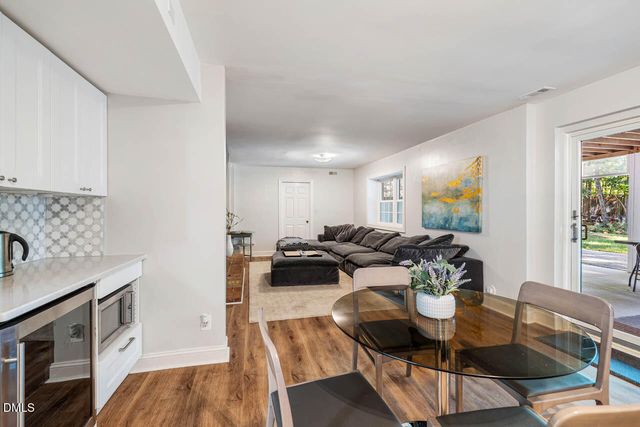 6 St James Place, Chapel Hill, NC 27514