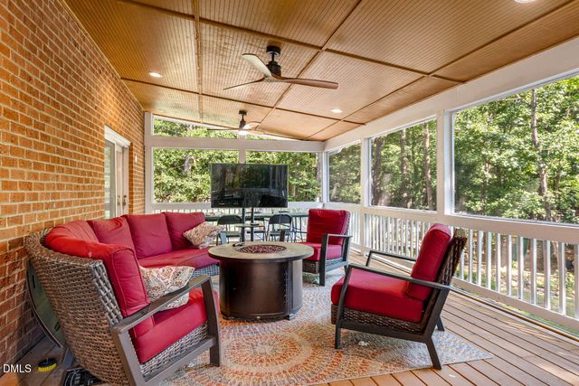 6 St James Place, Chapel Hill, NC 27514