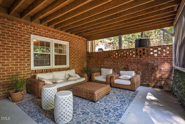 6 St James Place, Chapel Hill, NC 27514