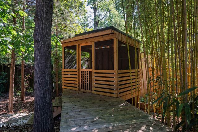 6 St James Place, Chapel Hill, NC 27514