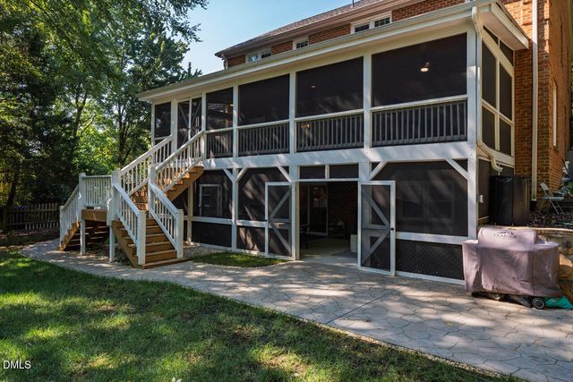 6 St James Place, Chapel Hill, NC 27514