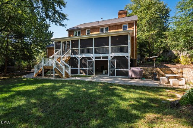 6 St James Place, Chapel Hill, NC 27514