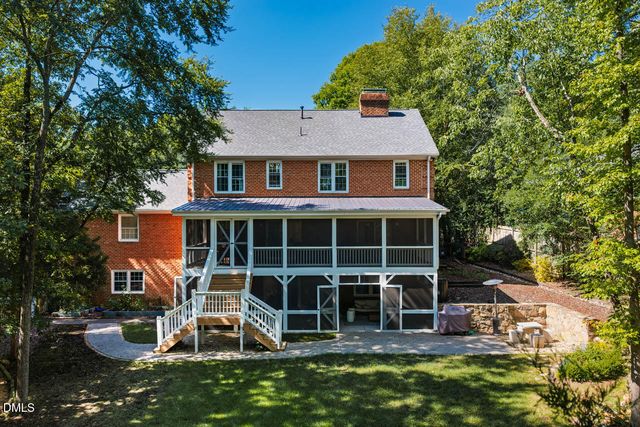 6 St James Place, Chapel Hill, NC 27514