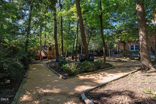 6 St James Place, Chapel Hill, NC 27514