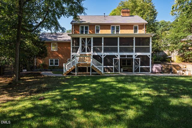 6 St James Place, Chapel Hill, NC 27514