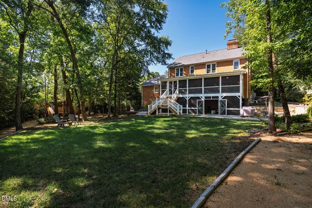 6 St James Place, Chapel Hill, NC 27514