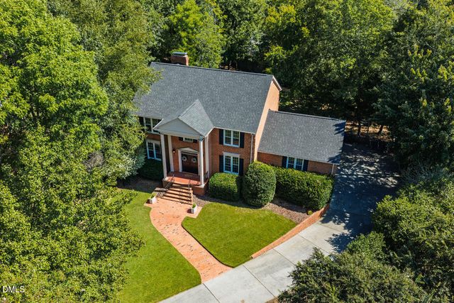 6 St James Place, Chapel Hill, NC 27514