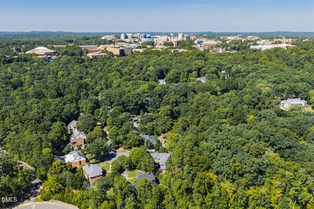 6 St James Place, Chapel Hill, NC 27514