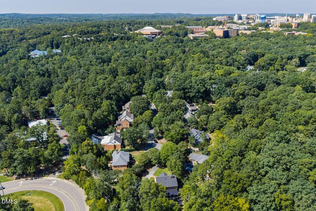 6 St James Place, Chapel Hill, NC 27514