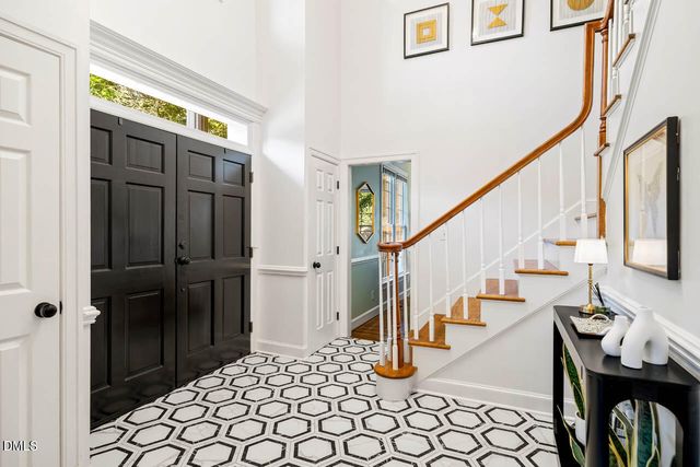 6 St James Place, Chapel Hill, NC 27514