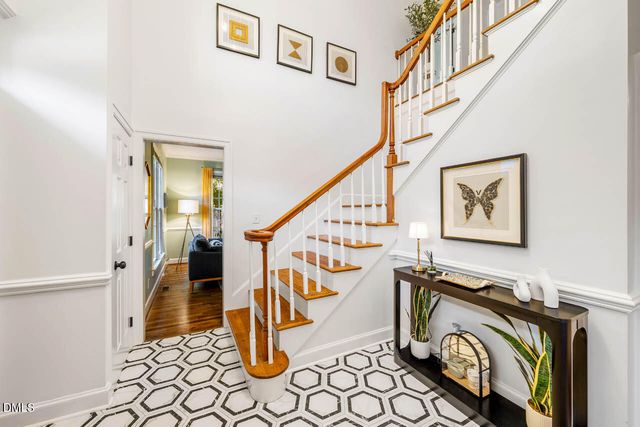 6 St James Place, Chapel Hill, NC 27514