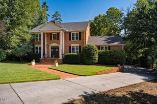 6 St James Place, Chapel Hill, NC 27514
