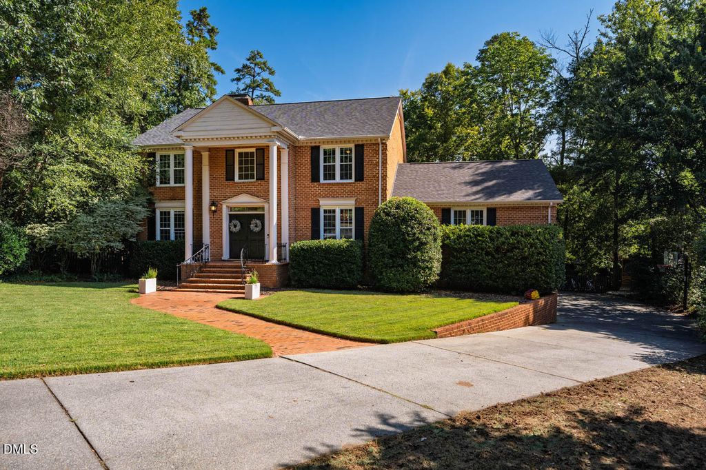 6 St James Place, Chapel Hill, NC 27514