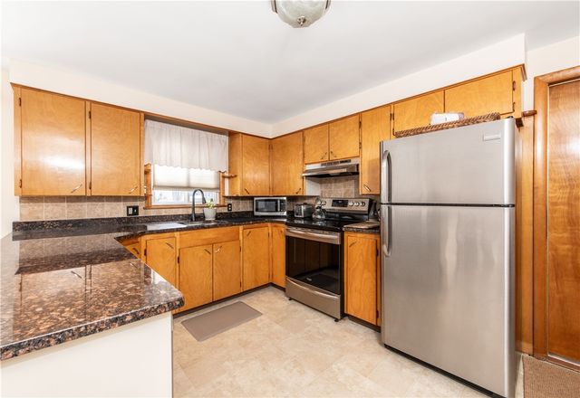 24 Linwood Drive Drive, Coventry, RI 02816