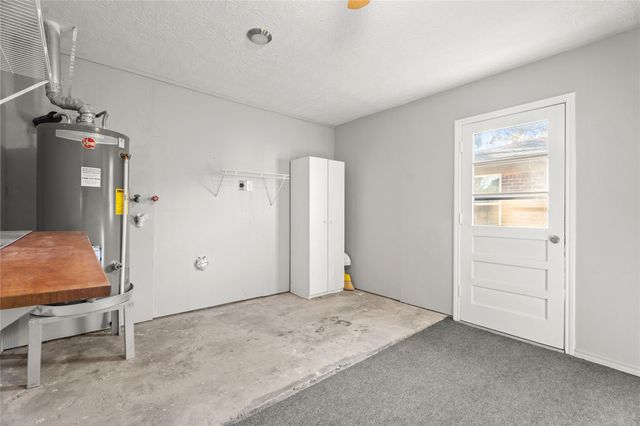 304 E Dumble Street, Alvin, TX 77511