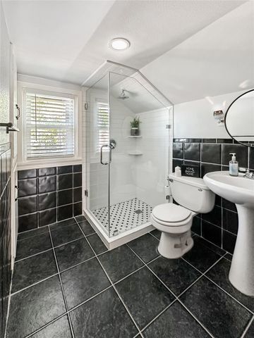 516 Eleanor Street, Houston, TX 77009