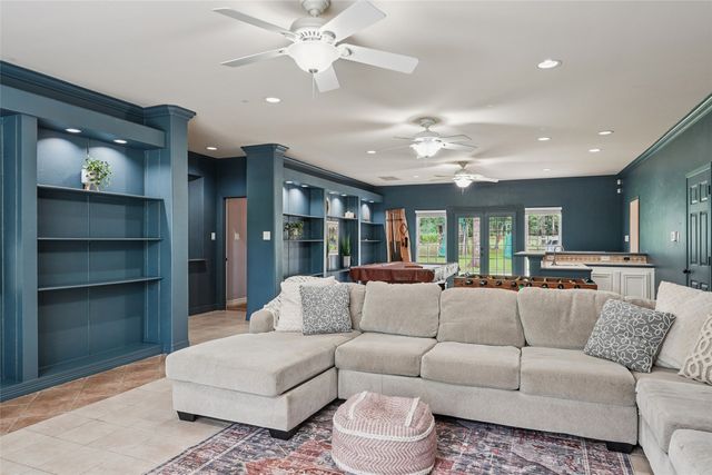915 Skyline Drive, Argyle, TX 76226