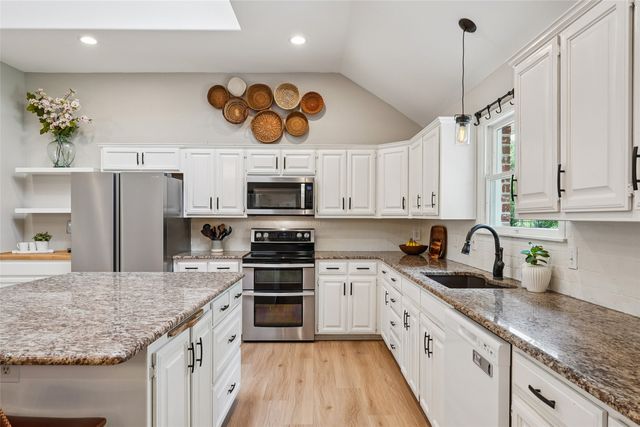 915 Skyline Drive, Argyle, TX 76226