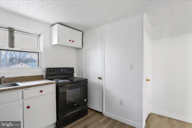 130 WHITE OAK RD, White Post, VA 22663