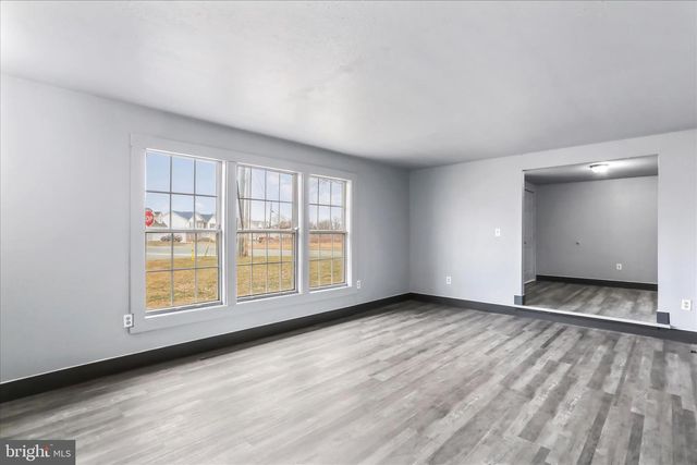 130 WHITE OAK RD, White Post, VA 22663