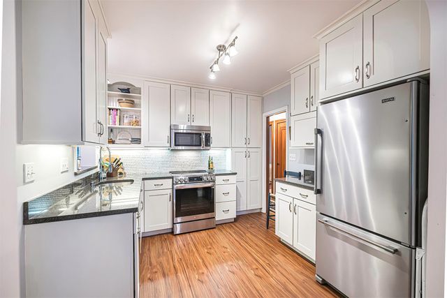 902 OAKMONT Avenue, Erie, PA 16505
