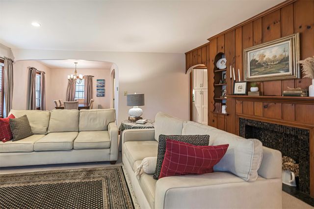 902 OAKMONT Avenue, Erie, PA 16505