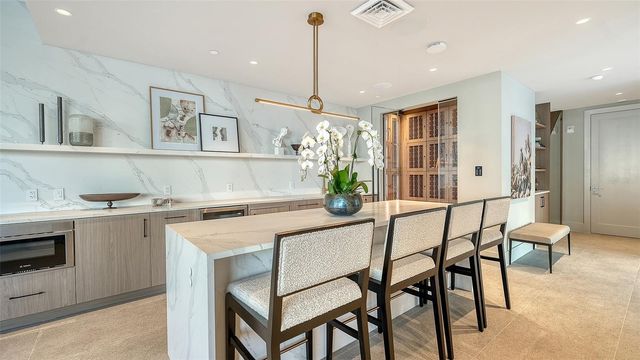 253 GOLDEN GATE POINT 902, Sarasota, FL 34236