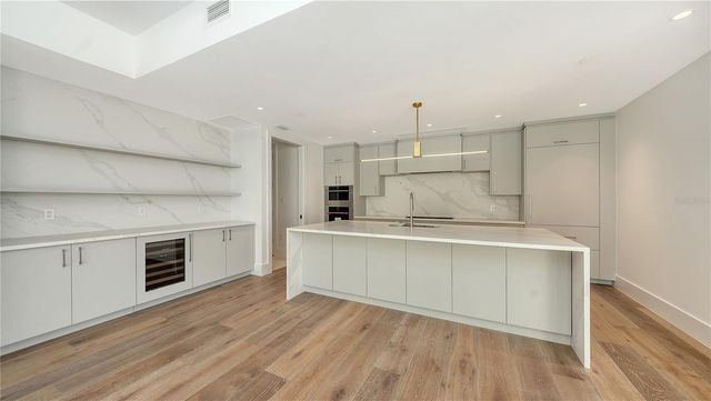 253 GOLDEN GATE POINT 902, Sarasota, FL 34236