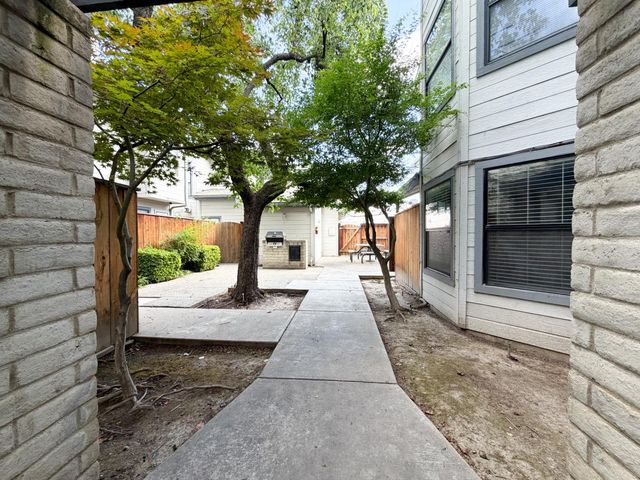 505 S Del Norte Avenue, Kerman, CA 93630