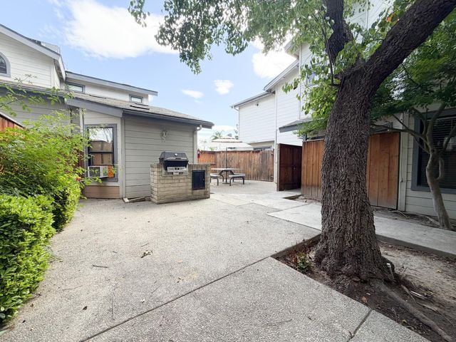 505 S Del Norte Avenue, Kerman, CA 93630
