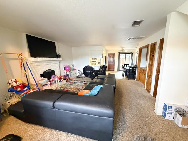 505 S Del Norte Avenue, Kerman, CA 93630