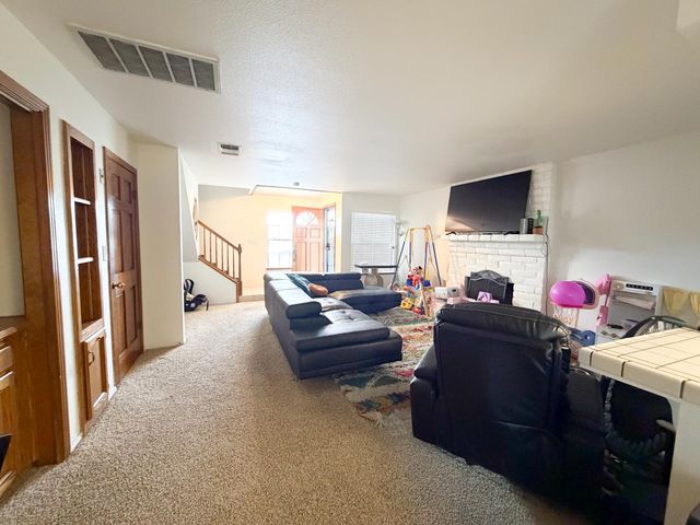 505 S Del Norte Avenue, Kerman, CA 93630