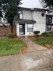 505 S Del Norte Avenue, Kerman, CA 93630