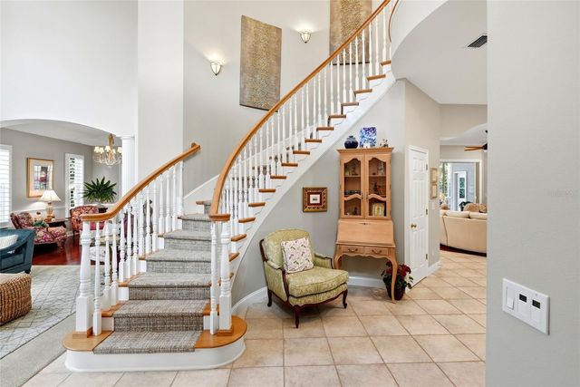 1246 DARLINGTON OAK CIRCLE NE, St Petersburg, FL 33703
