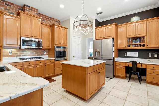1246 DARLINGTON OAK CIRCLE NE, St Petersburg, FL 33703