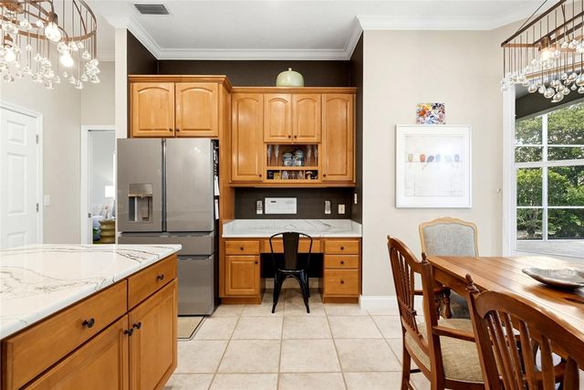1246 DARLINGTON OAK CIRCLE NE, St Petersburg, FL 33703
