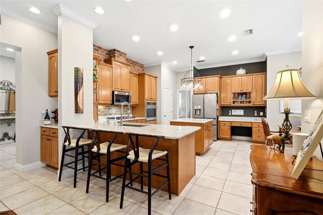 1246 DARLINGTON OAK CIRCLE NE, St Petersburg, FL 33703