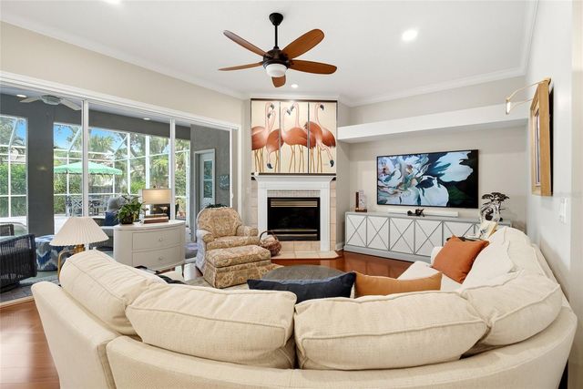 1246 DARLINGTON OAK CIRCLE NE, St Petersburg, FL 33703